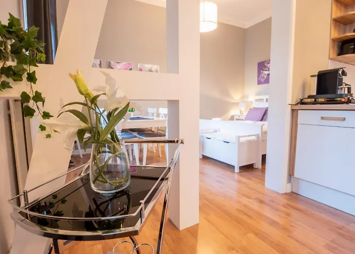 Euphoras - Central & Stylish Apartment - Parking