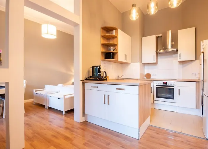 Euphoras - Central & Stylish Apartment - Parking